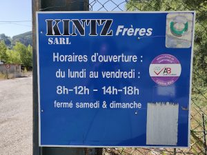 Votre épaviste ouvert à proximité Kintz Frères SARL situé à Veynes (05400) en Provence-Alpes-Côte d&rsquo;Azur est un expert de l&rsquo;automobile disponible pour la récupération et le rachat de votre voiture dans le département Hautes-Alpes. Cette Service de gestion des déchets [&hellip;]